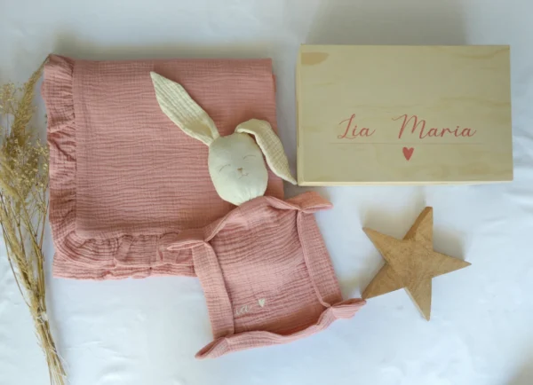 Set păturică și iepuraș Roz în cutie lemn